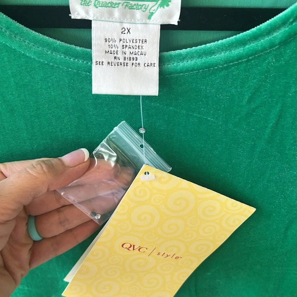 The Quacker Factory New w Tag 2X Kelly Green Short Sleeve Crushed Velvet Blouse - Picture 4 of 7